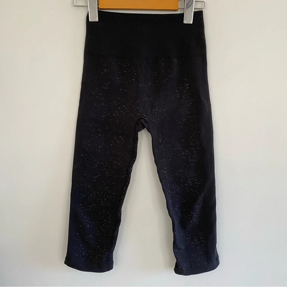 lululemon athletica Pants - Lululemon Black Speckled Compression Tight Capris Size 6